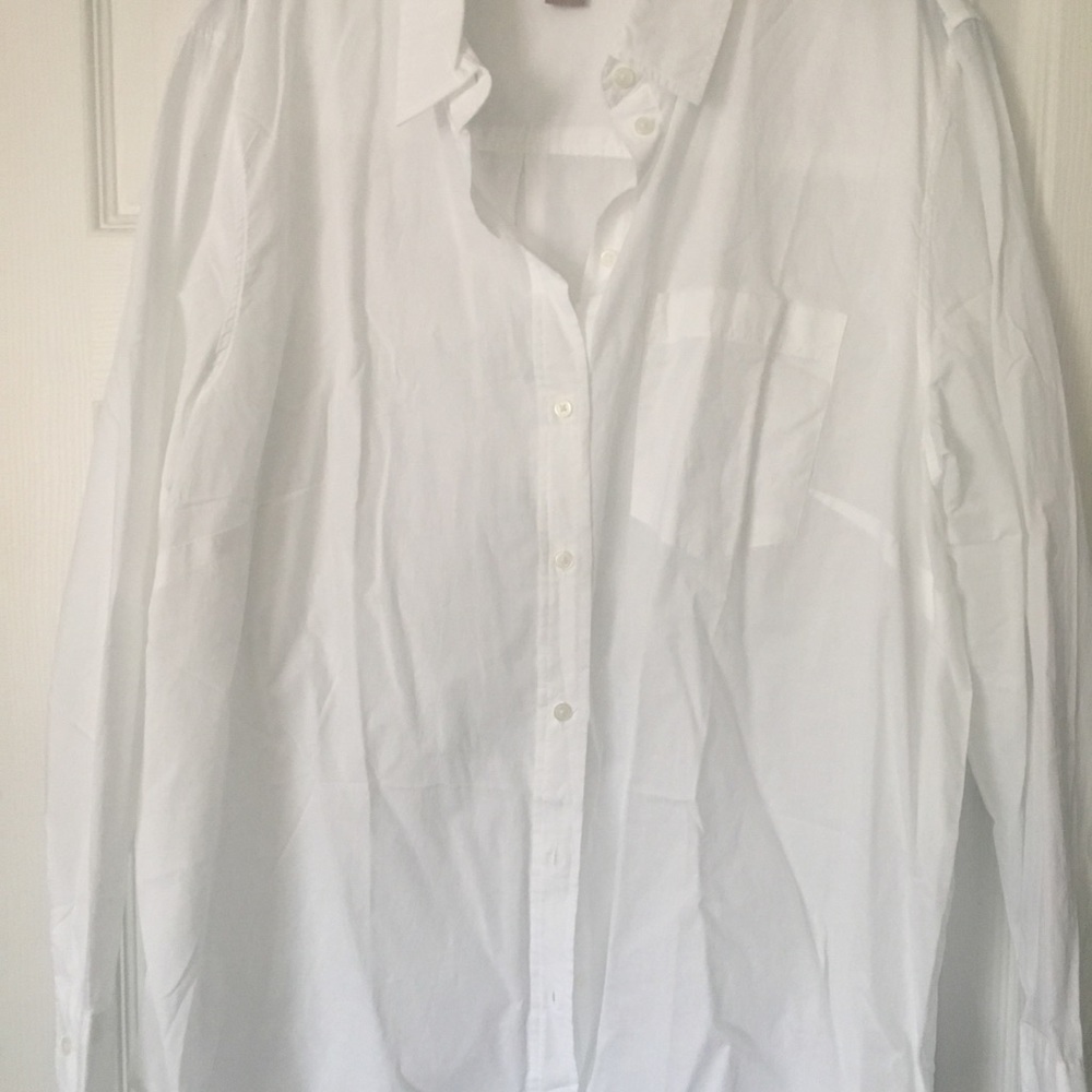 H&M white summer weight Oxford-style shirt